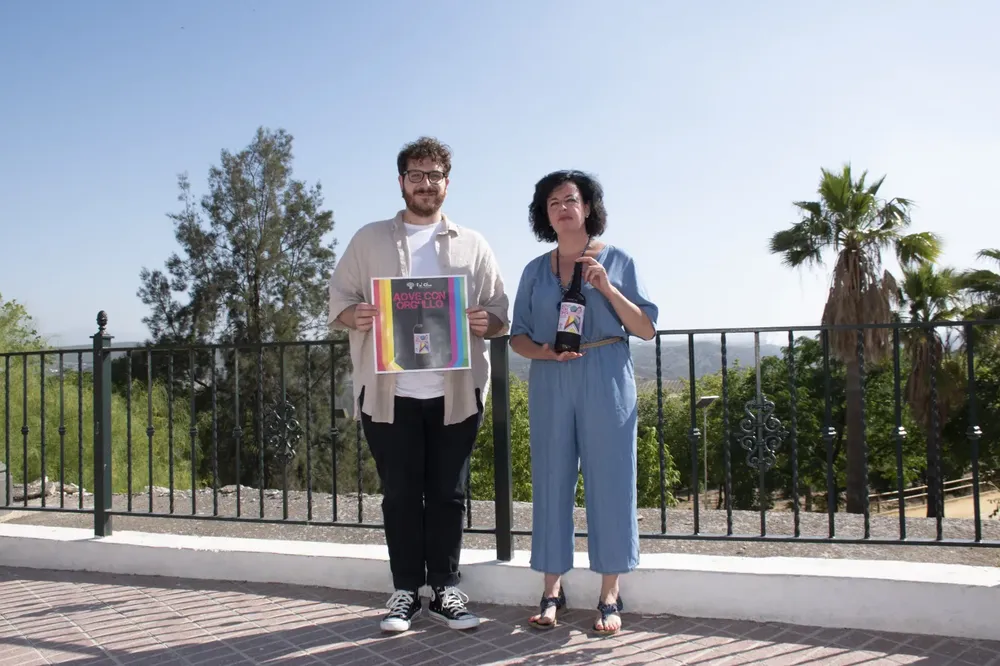 AOVE DEL Olivo presenta la nueva imagen de su producto AOVE con Orgullo