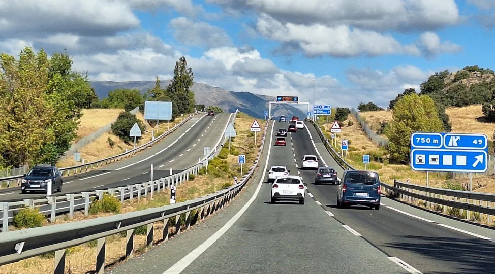 Carretera con vehículos | Foto de DGT
