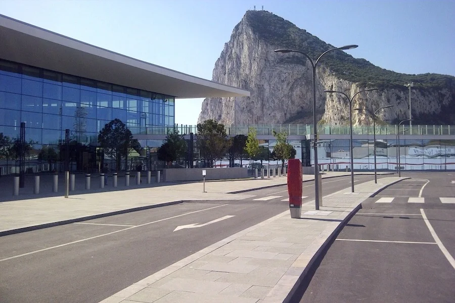 El Peñón desde el aeropuerto | Foto del Gobierno de Gibraltar