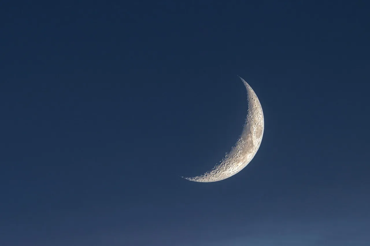 moon-7362632_1280