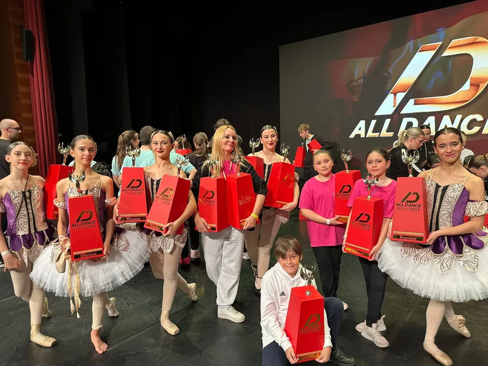 3. GRUPO COMPLETO CON LA ENTREGA DE TROFEOS