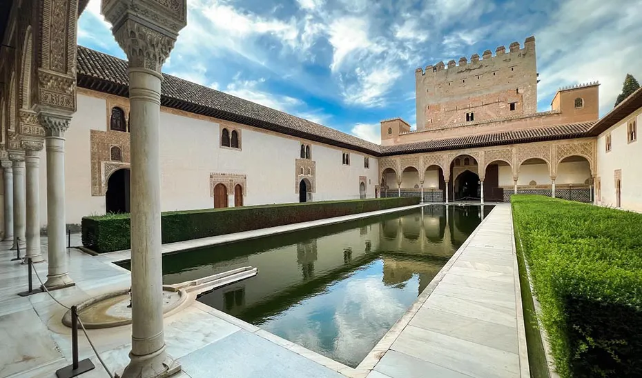 1730202425816alhambraEst