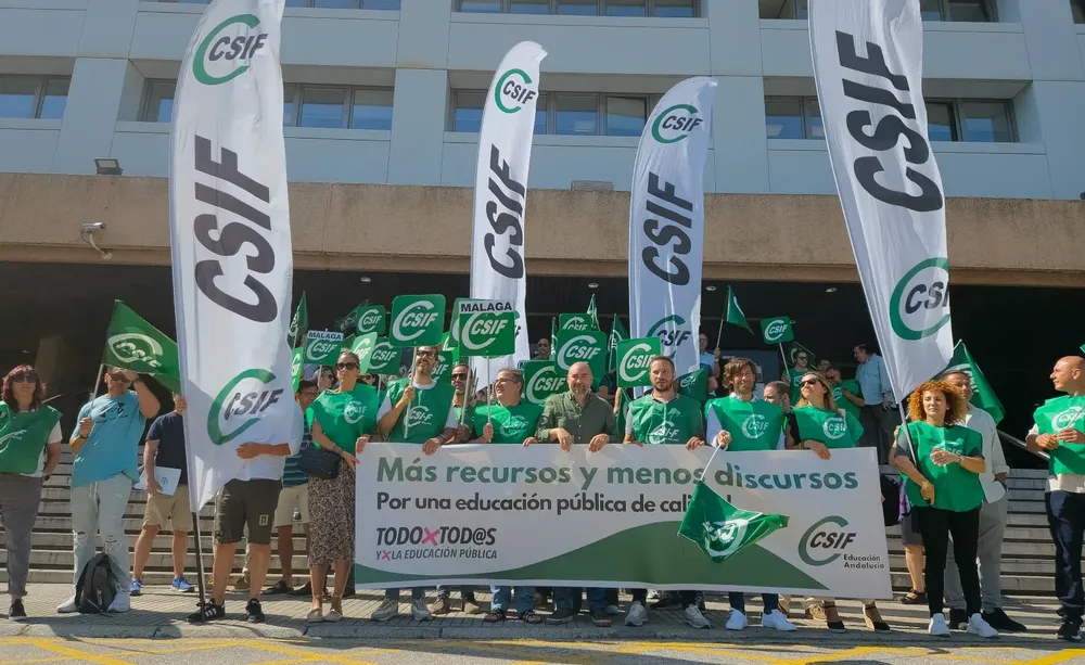 12062024 Concentración DT Educación Málaga