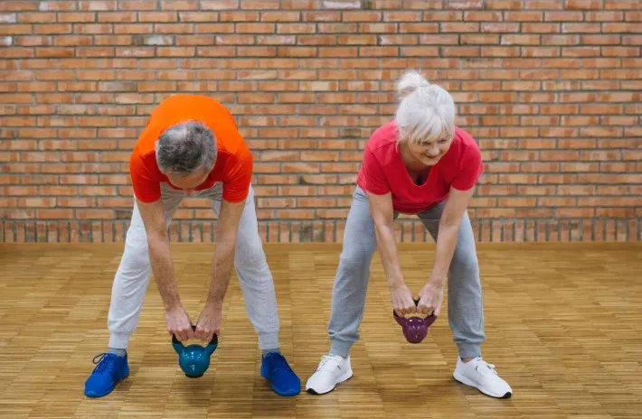 ejercios fuerza osteoporosis. Imagen Freepik