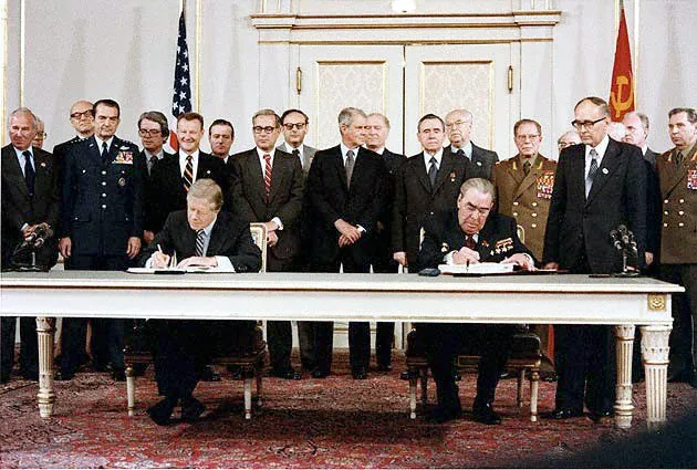 Carter_Brezhnev_sign_SALT_II