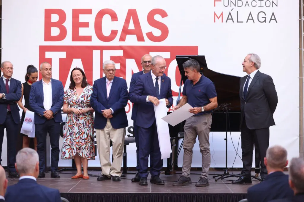 PHOTO-2024-07-04-20-16-15-2-1024x683