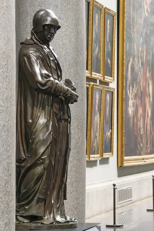 Imagen de la escultura de María de Hungría en la Galería Central. Foto © Museo Nacional del Prado.